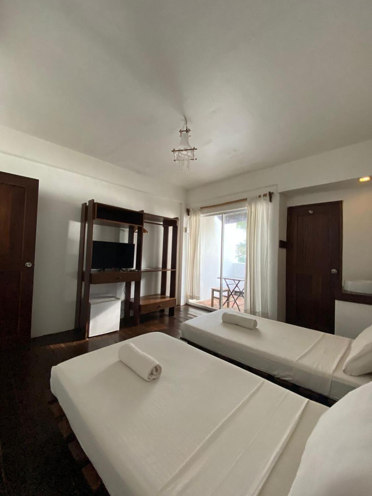 Готель Boracay Coco Huts Balabag  Екстер'єр фото